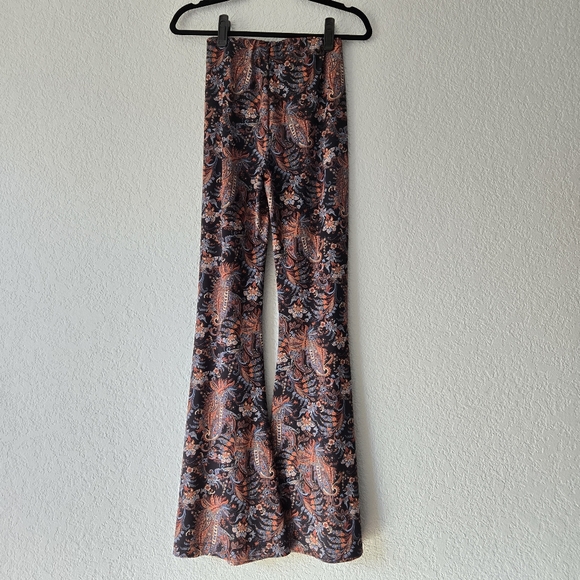 Free People XS Kitty Flare Pants Paisley Print Pull on - Picture 3 of 5
